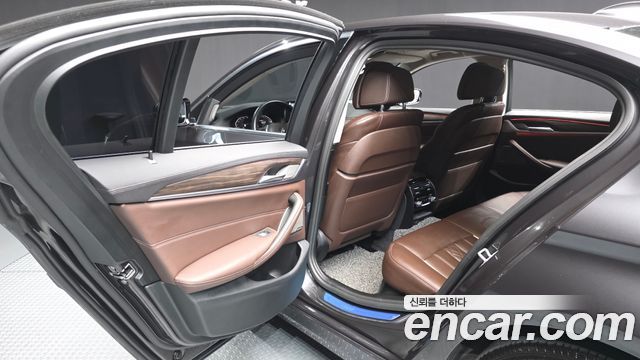 BMW 5 Series (G30) 530e Luxury 2021 — фото 26