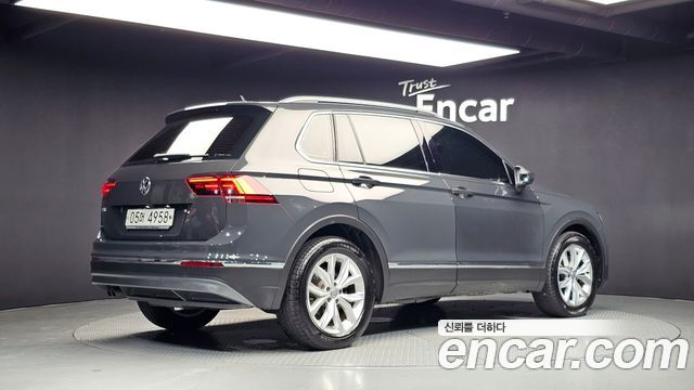 Volkswagen Tiguan (II) 2.0 TDI Premium 2018 — фото 2