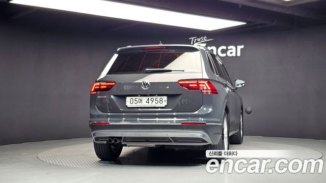 Volkswagen Tiguan (II) 2.0 TDI Premium 2018 — фото 4