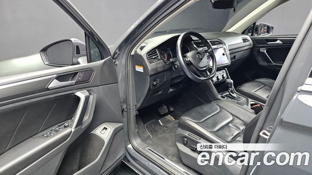 Volkswagen Tiguan (II) 2.0 TDI Premium 2018 — фото 10