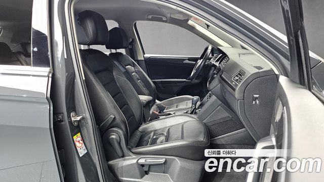 Volkswagen Tiguan (II) 2.0 TDI Premium 2018 — фото 15