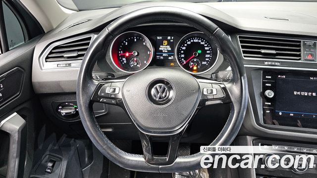 Volkswagen Tiguan (II) 2.0 TDI Premium 2018 — фото 17