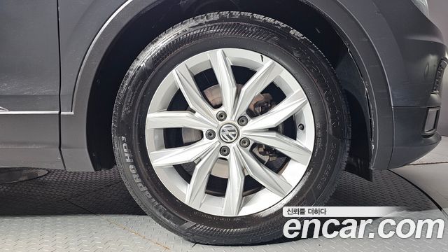 Volkswagen Tiguan (II) 2.0 TDI Premium 2018 — фото 27