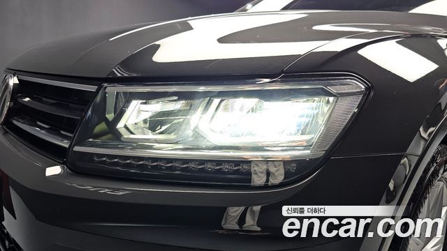 Volkswagen Tiguan (II) 2.0 TDI Premium 2018 — фото 28