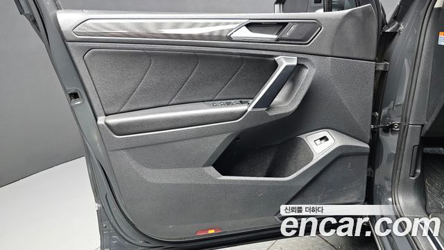 Volkswagen Tiguan (II) 2.0 TDI Premium 2018 — фото 30