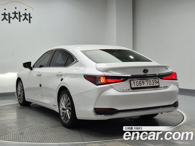 Lexus ES300h (VII) Executive 2020 — фото 2