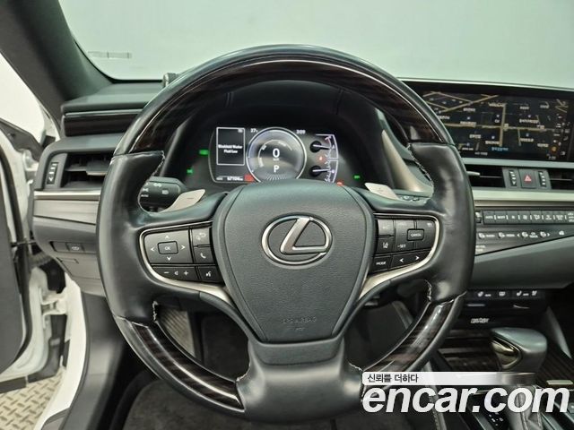 Lexus ES300h (VII) Executive 2020 — фото 21