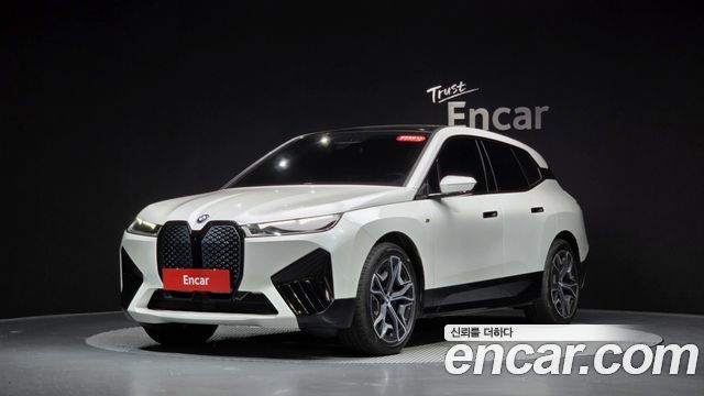 BMW iX xDrive M60 2024 — фото 11
