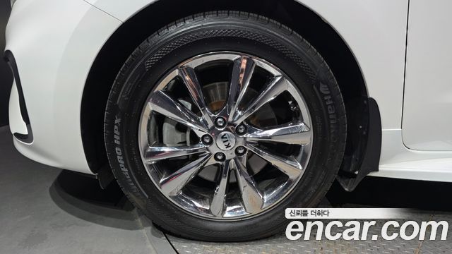 Kia Carnival Gasoline 7-Seater Limousine President 2019 — фото 5