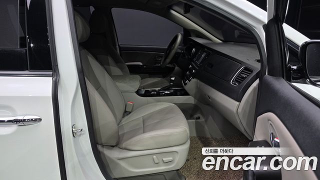 Kia Carnival Gasoline 7-Seater Limousine President 2019 — фото 11