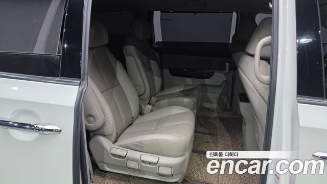 Kia Carnival Gasoline 7-Seater Limousine President 2019 — фото 12