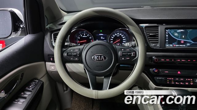 Kia Carnival Gasoline 7-Seater Limousine President 2019 — фото 13