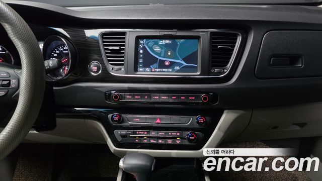 Kia Carnival Gasoline 7-Seater Limousine President 2019 — фото 14