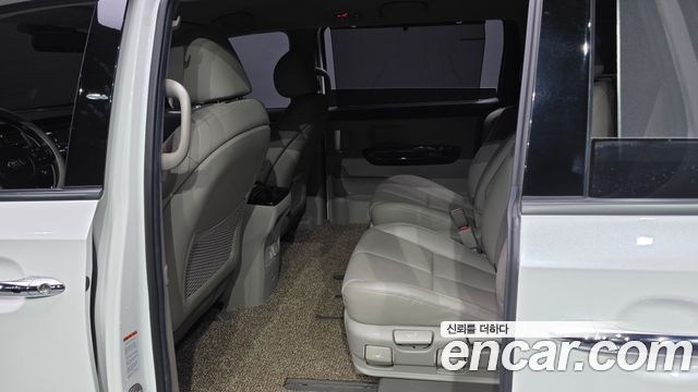 Kia Carnival Gasoline 7-Seater Limousine President 2019 — фото 26