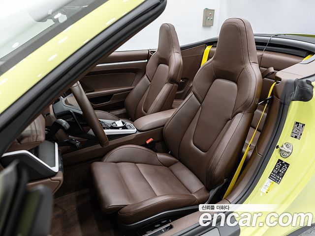 Porsche 911 (992) Carrera 4 GTS Cabriolet 2025 — фото 10