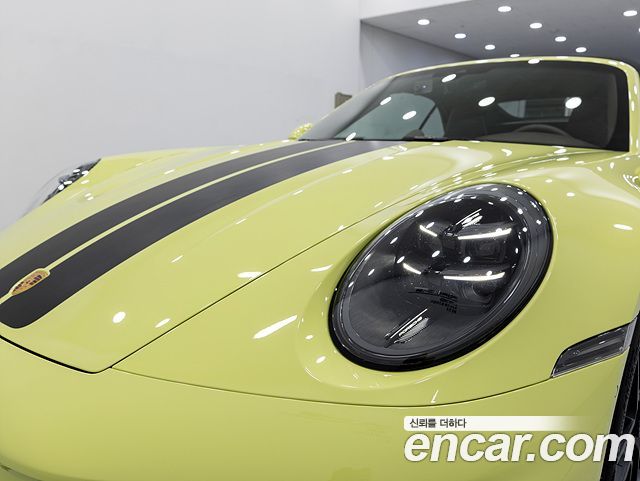 Porsche 911 (992) Carrera 4 GTS Cabriolet 2025 — фото 15