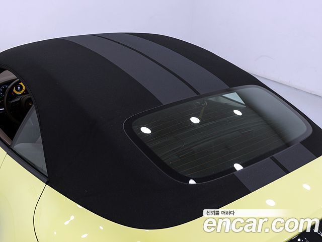 Porsche 911 (992) Carrera 4 GTS Cabriolet 2025 — фото 17