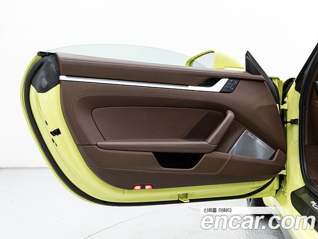 Porsche 911 (992) Carrera 4 GTS Cabriolet 2025 — фото 19