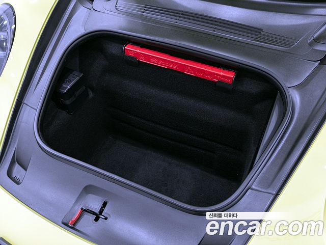 Porsche 911 (992) Carrera 4 GTS Cabriolet 2025 — фото 20
