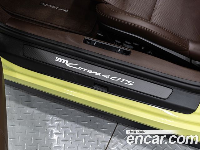 Porsche 911 (992) Carrera 4 GTS Cabriolet 2025 — фото 23