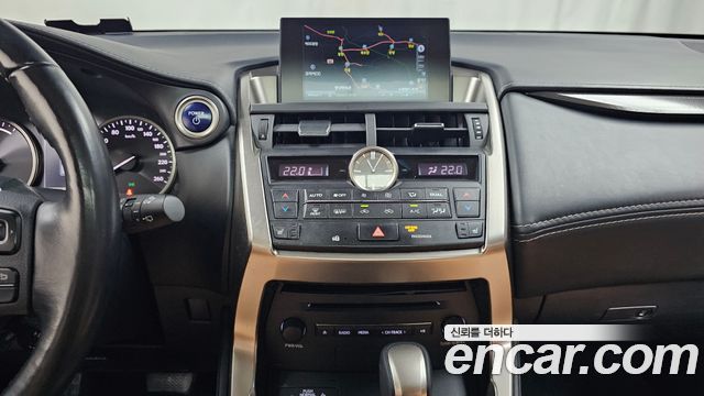 Lexus NX300h Supreme 2017 — фото 16
