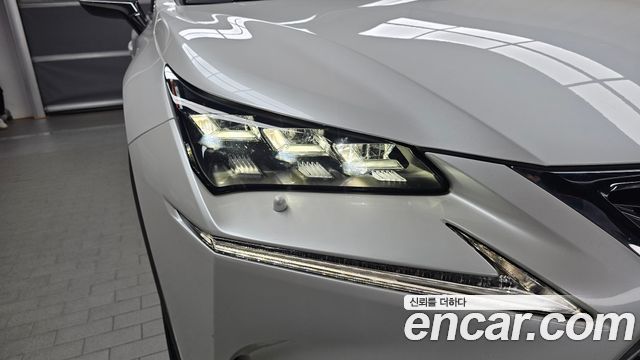 Lexus NX300h Supreme 2017 — фото 28