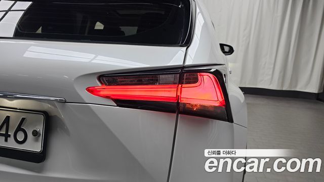 Lexus NX300h Supreme 2017 — фото 29