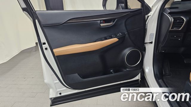 Lexus NX300h Supreme 2017 — фото 30