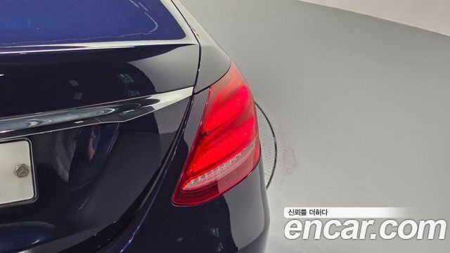 Mercedes-Benz E-Class (W213) E200 Avantgarde 2018 — фото 23