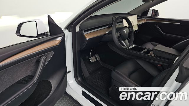 Tesla Model Y RWD 2024 — фото 10