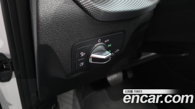 Audi Q2 35 TDI Premium 2023 — фото 34