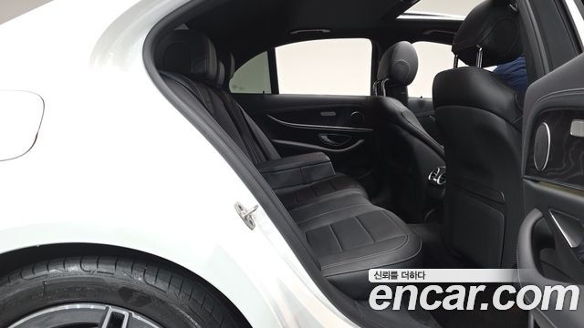 Mercedes-Benz E-Class (W213) E250 AMG Line 2023 — фото 11