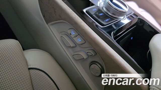 Genesis G90 3.8 AWD Prestige 2019 — фото 31