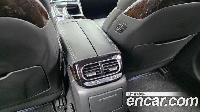 Genesis G90 3.8 AWD Luxury 2019 — фото 32