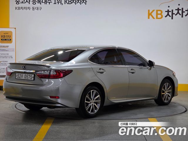 Lexus ES300h Supreme XV60 2016 — фото 7