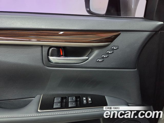 Lexus ES300h Supreme XV60 2016 — фото 9