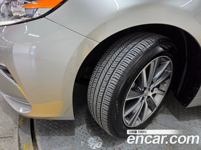Lexus ES300h Supreme XV60 2016 — фото 17