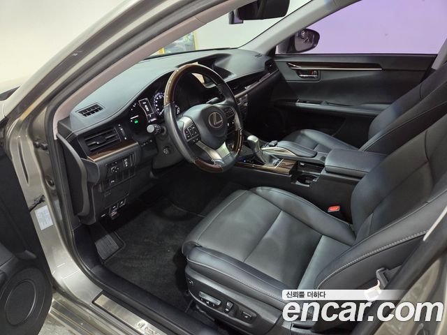 Lexus ES300h Supreme XV60 2016 — фото 18