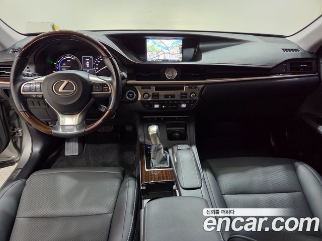 Lexus ES300h Supreme XV60 2016 — фото 19