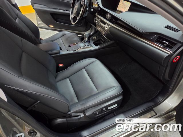 Lexus ES300h Supreme XV60 2016 — фото 22