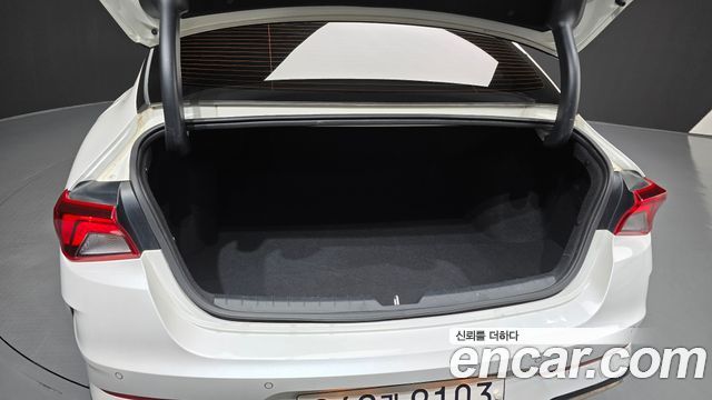 Kia K5 (III) 2.0 Trendy 2022 — фото 32