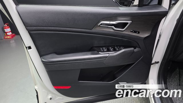 Kia Sportage (V) Diesel 2.0 2WD Signature 2023 — фото 24
