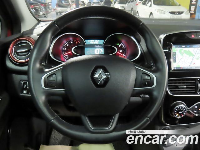 Renault Korea Clio Intens 2018 — фото 10