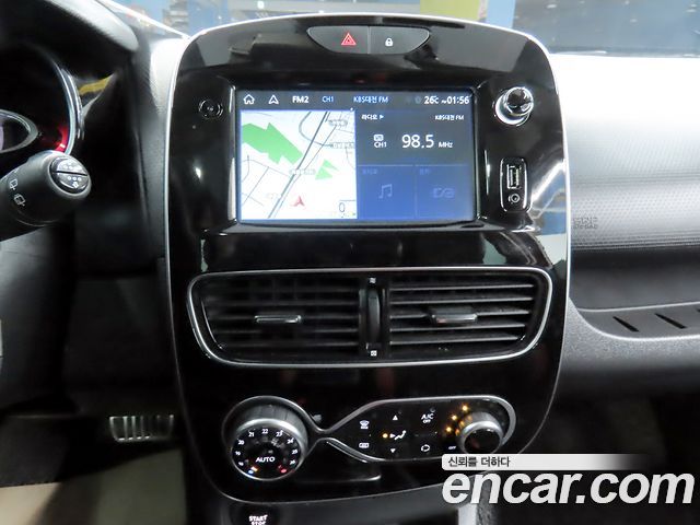 Renault Korea Clio Intens 2018 — фото 16