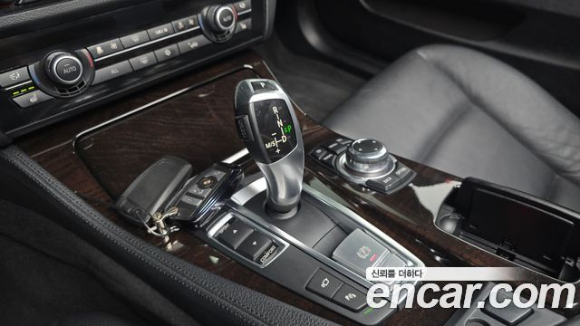 BMW 5 Series (F10) 528i 2012 — фото 9