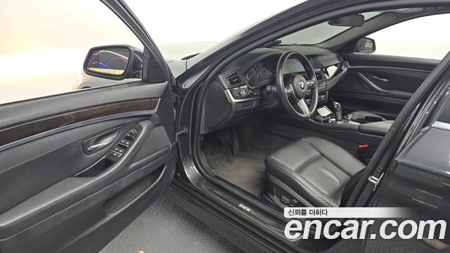 BMW 5 Series (F10) 528i 2012 — фото 10