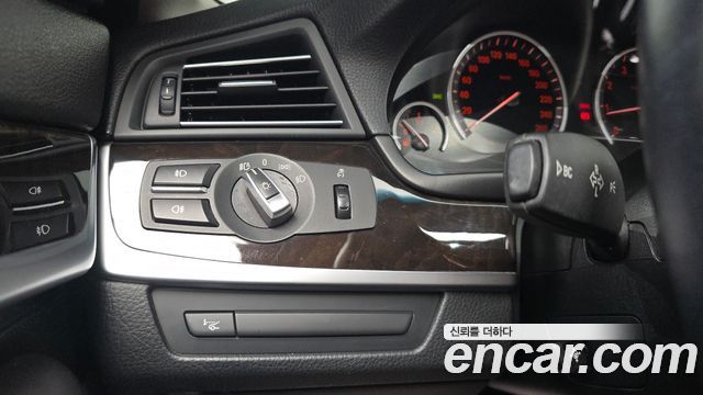 BMW 5 Series (F10) 528i 2012 — фото 16