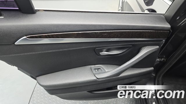 BMW 5 Series (F10) 528i 2012 — фото 25