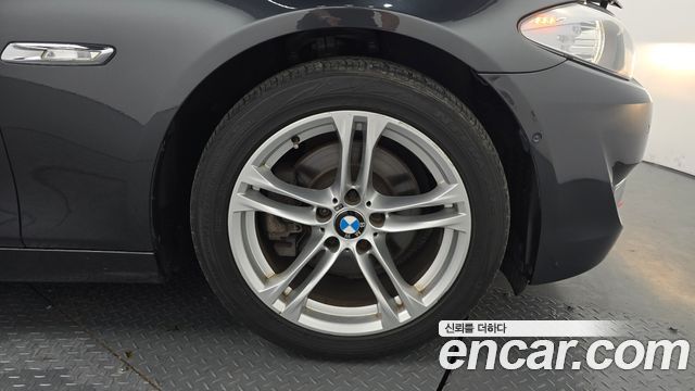 BMW 5 Series (F10) 528i 2012 — фото 30