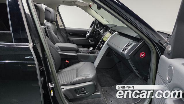 Land Rover Discovery 5 2.0 P300 SE 2023 — фото 11